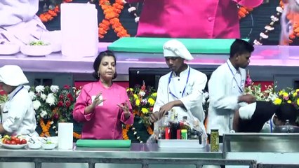 लोगों ने लिया बाजरे के सूप, रोटी और खिचड़ी का स्वाद