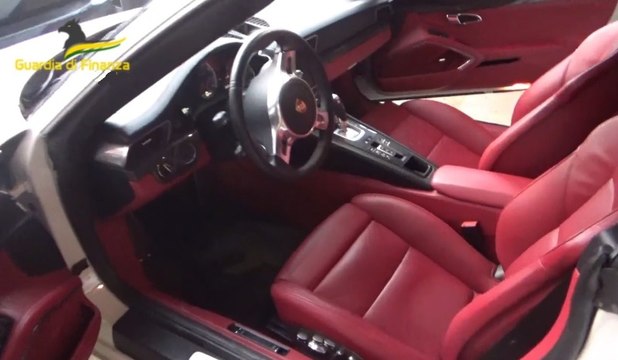 Truffa criptovalute, acquistavano auto di lusso con soldi degli investitori: sequestri per 2 milioni (17.02.23)