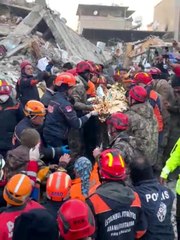 Hatay'da depremin 278. saatinde inanılmaz kurtuluş