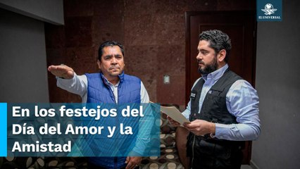 En vehículo oficial, graban a funcionario borracho con dos mujeres en Sinaloa