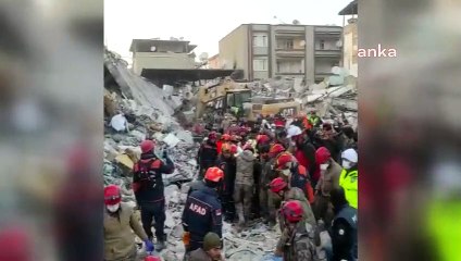 İBB İtfaiyesi depremin 278. saatinde Hatay'da bir kişiyi enkazdan sağ çıkardı