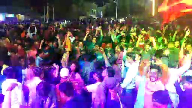 Video ...महाशिवरात्रि पर्व पर एकलिंगजी दर्शनों को पैदल दर्शनों को जाते श्रद्धालु इस दौरान जगह जगह युवा महादेव के भजनों पर झूमते दिखे