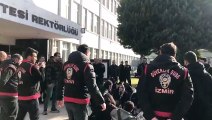 İzmir’de üniversite öğrencilerinin 'uzaktan eğitim' protestosuna polis müdahalesi: 22 gözaltı