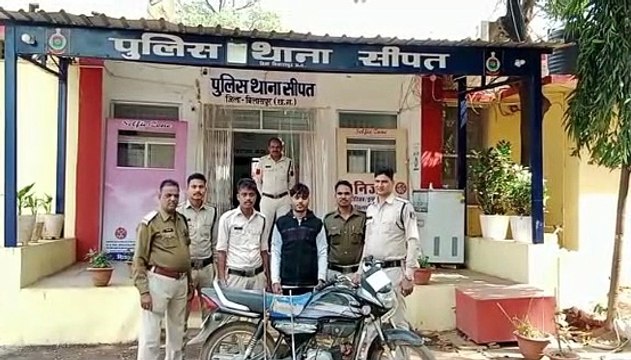 चोरी का बाइक लेकर किराना दुकान का ताला तोड़ रहा शातिर चोर गिरफ्तार