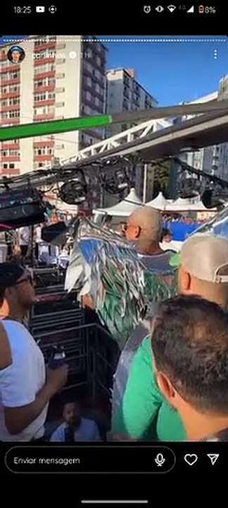 Carlinhos Maia se declara para Lucas enquanto curte Carnaval de Salvador
