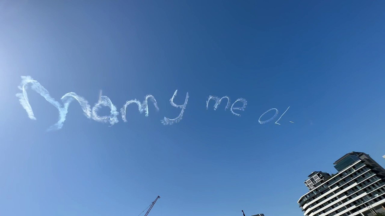 "Marry me Ola" appears across Newcastle sky in romantic Hunter Valley proposal | Newcastle Herald | February 18, 2023