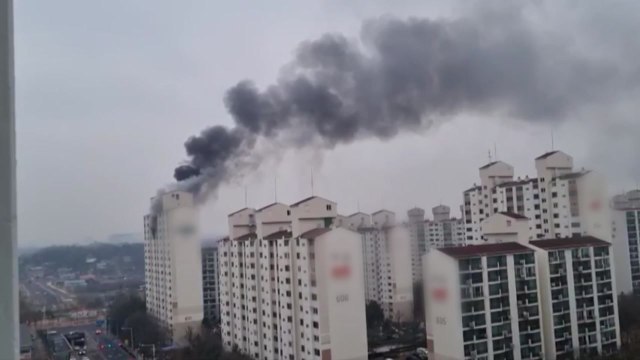 경기 고양시 백석동 아파트에서 불...2명 경상 / YTN