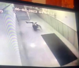 Depremden kaçarken kalça kemiğini kırdı...O anlar kameralara yansıdı