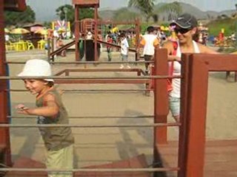 Sebastian pequeño comando en el Zoo