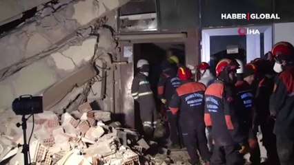 Arama kurtarma çalışmaları sırasında panik anları...  Aniden ortaya çıktı