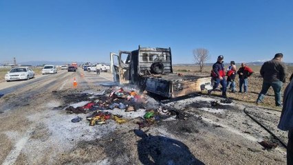 DEPREMZEDELERE YARDIM GÖTÜREN KAMYONET YANDI