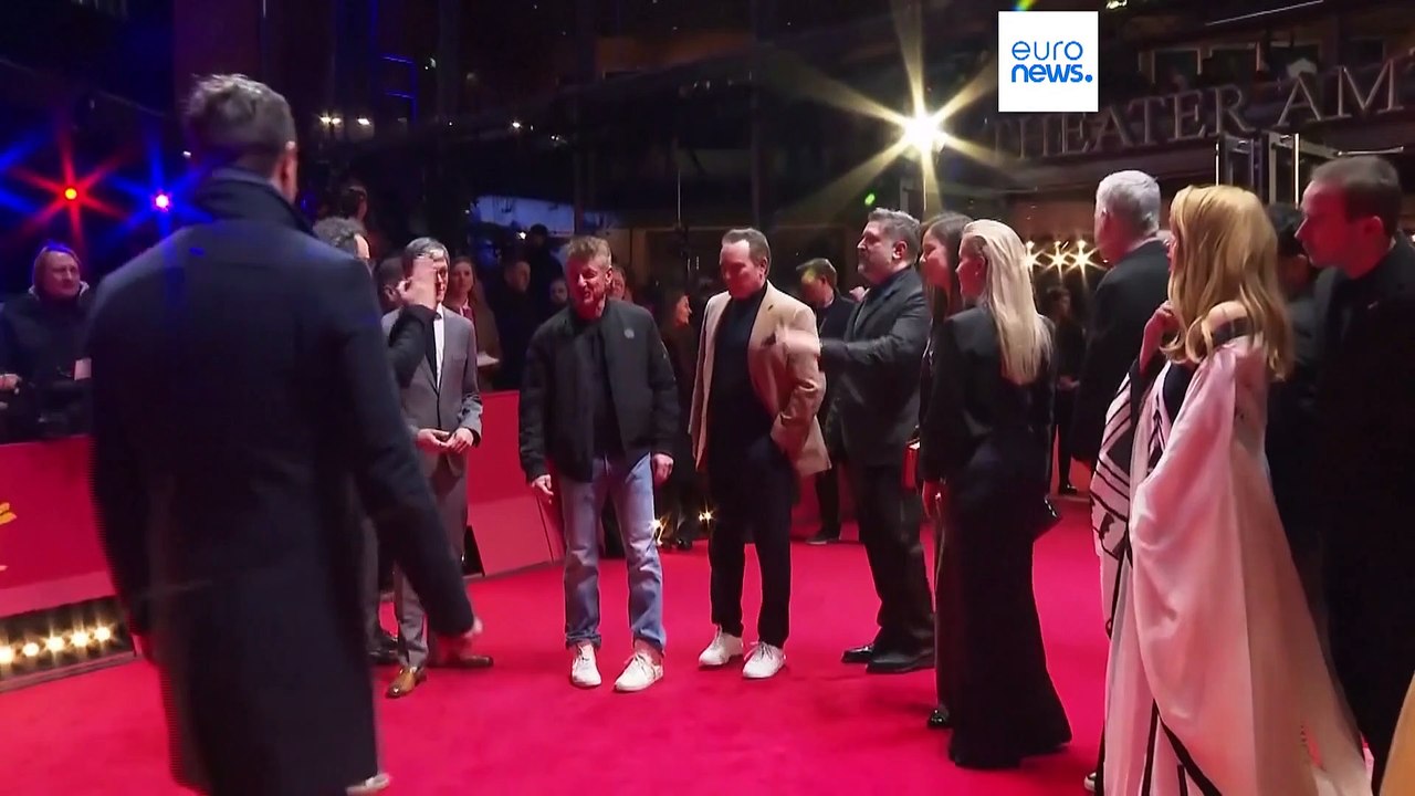 "Superpower", le film de Sean Penn sur Volodymyr Zelensky, ovationné à la Berlinale
