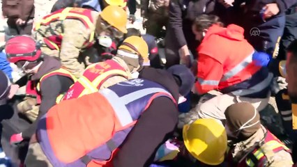 Hatay'da mucize kurtuluş: 13. günde 3 kişi enkazdan sağ çıkarıldı