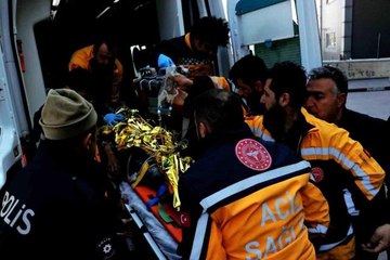 Depremin 296. saatinde enkaz altında ilk temas