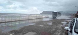 Karadeniz'de fırtına etkili oluyor: Dalgalar sahili dövdü