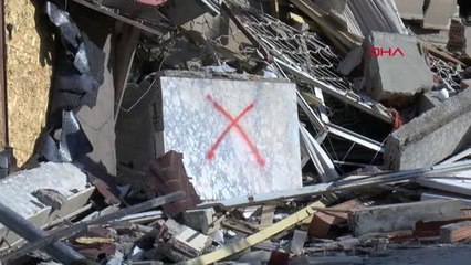 Sahibine ulaşılamayan evlere 'Yıktırılacak', tarihi yerlere 'İzinsiz müdahale edilemez' yazısı