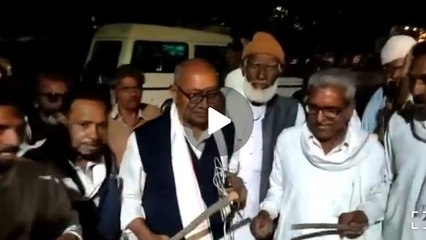दिग्विजय सिंह ने गोविंदपुरा और बैरसिया विधानसभा सीटों पर मंथन के बाद बंजारा समाज के साथ किया डांस
