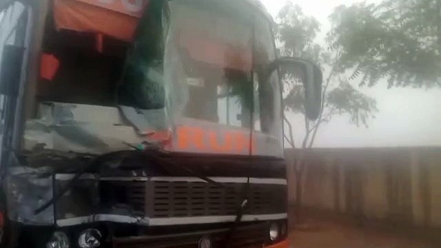 तेज रफ्तार स्लीपर बस ने वाहनों को मारी टक्कर, तीन जने घायल , एक जयपुर रैफर