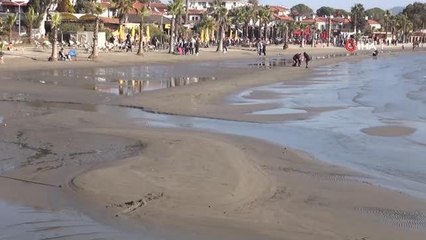 Akyaka'da ürküten deniz suyu çekilmesi 50 metreye ulaştı