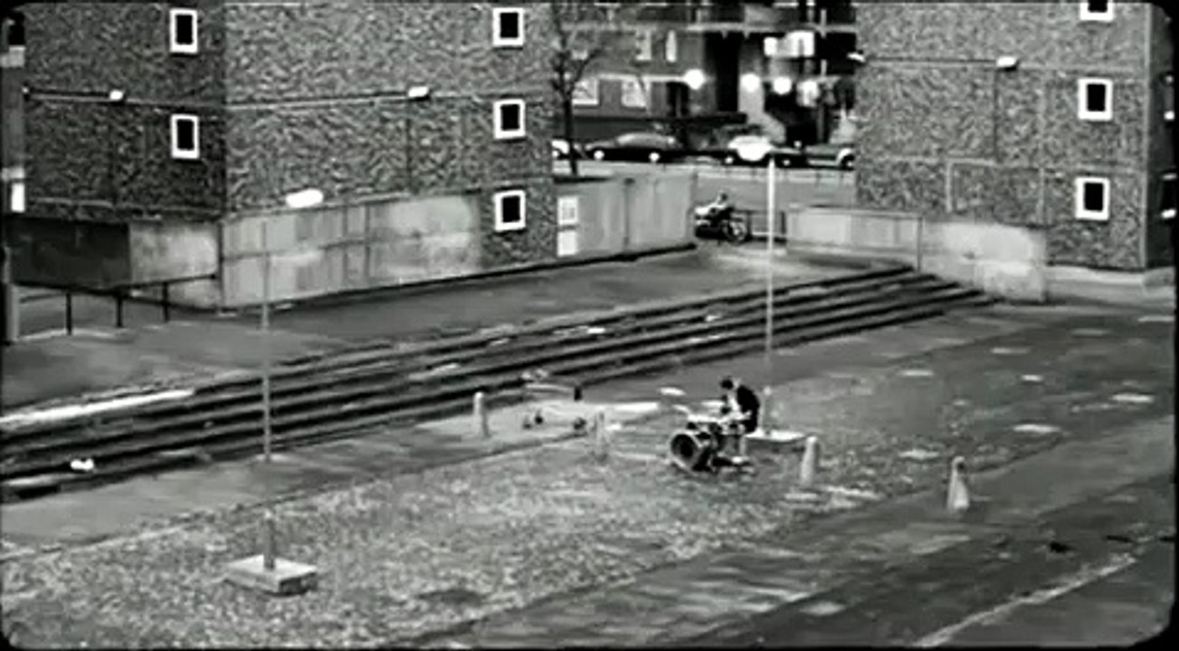 Arctic Monkeys - The View From The Afternoon