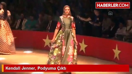 Kendall Jenner, Podyuma Çıktı