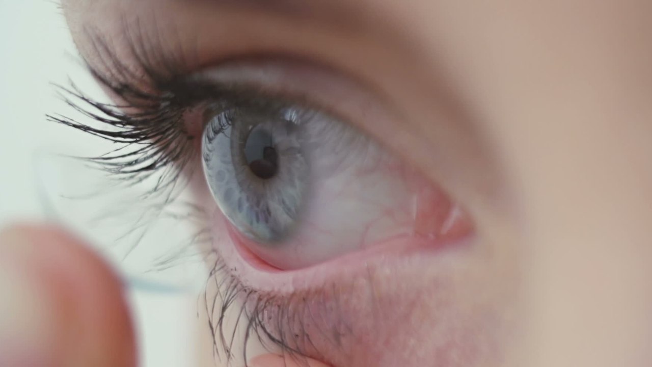 Man reveals horrific reason why you should never sleep with contacts in
