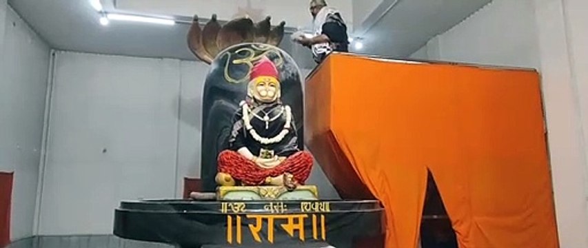 Video- भस्म स्नान: 11 फीट के शिवलिंग की भस्म स्नान आरती में उमड़े श्रद्धालु