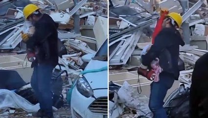 Enkazın başına gelen baba, kaybettiği evladının kıyafetlerine sarılıp ağladı! Bu acının tarifi yok