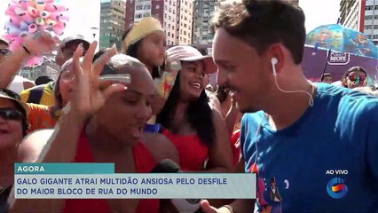 Carnaval: repórter é surpreendido com beijo na boca ao vivo