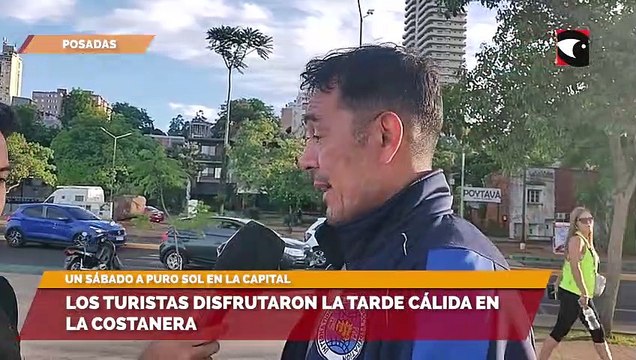 Los turistas disfrutaron la tarde cálida en la costanera de Posadas