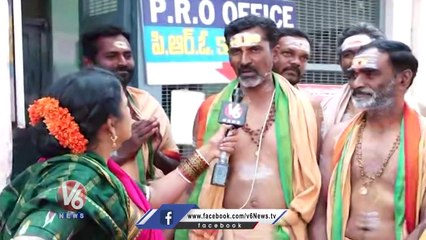 Teenmaar Chandravva Interaction With Siva Deeksha Devotees At Vemulawada  Temple _ V6 News