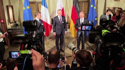 Ukrainian troops seek weapons as world powers meet