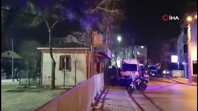 İki grup arasında taşlı, sopalı park yeri kavgası: 6 yaralı