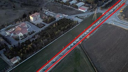 7.7 ve 7.6'lık depremlerle yıkılan Kahramanmaraş'ta enkaz böyle taşınıyor