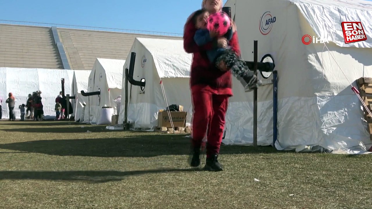 Kahramanmaraş’ta meydana gelen depremin ardından kurulan çadır kent