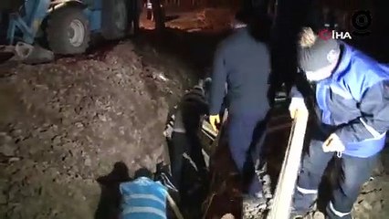 Kahramanmaraş'ta defin işlemleri gece de sürüyor