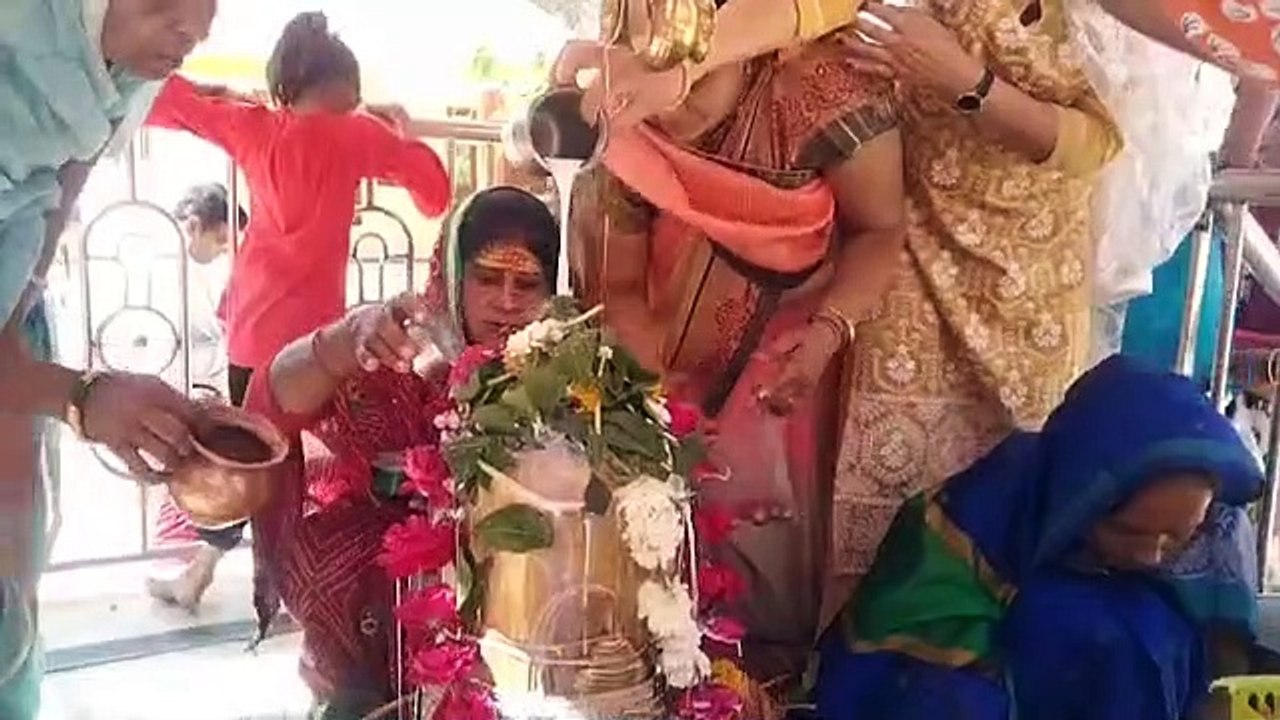 शिवालयों में दिनभर गूंजे हर हर महादेव के गगनभेद...
