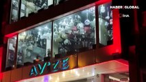 Kahramanmaraş'ta 2 şiddetli depremde , 4 katlı avize dükkanı yıkılmadı