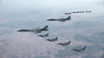 美 B-1B 전략폭격기 한반도 전개...한미 연합 공중훈련 / YTN