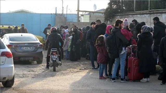 Depremlerden dolayı Suriyeliler ülkelerine dönüyor