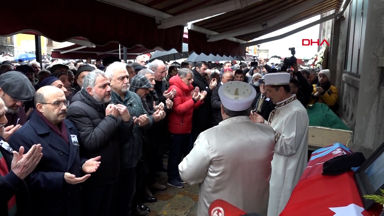 Trabzonspor efsanesi Ahmet Suat Özyazıcı, son yolculuğuna uğurlandı