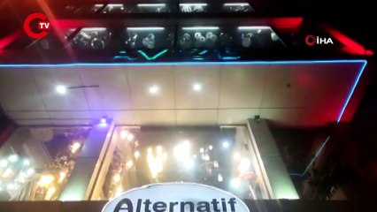 Kahramanmaraş'ta 4 katlı avize dükkanı depremde sağlam kalmayı başardı