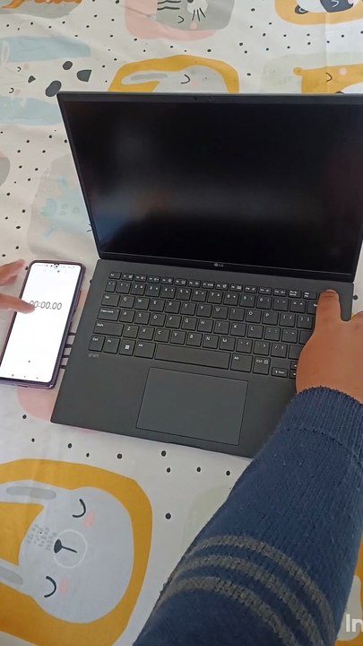 LG Gram Laptop i7 12th gn Boot-up Test wait for the end