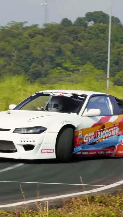 OTOMITIF MOBIL GARASI DRIF