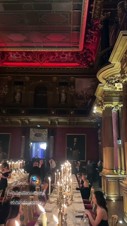 La soirée s'est déroulée sous le thème "mascarade".Iris Mittenaere fête ses 30 ans sur Instagram.