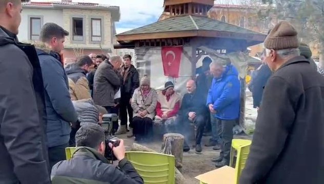 Bakan Soylu Kahramanmaraş'ta Azerbaycan arama kurtarma ekiplerini ziyaret etti