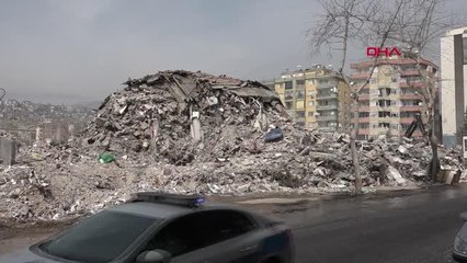 KAHRAMANMARAŞ'TA ENKAZ KALDIRMA ÇALIŞMALARI ARALIKSIZ SÜRÜYOR