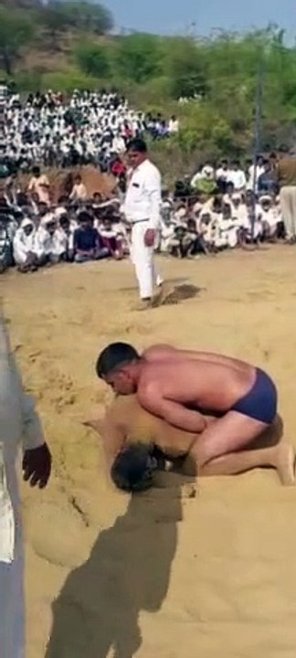 पहलवानों के दावं पेच को देखने के लिए उमड़ा जन सैलाब