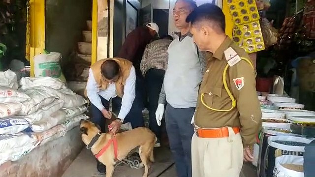 VIDEO...पिकअप से बांध उखाड़ा एटीएम, 30 लाख की नकदी समेत ले उड़े बदमाश