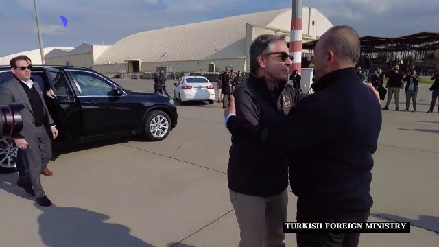 بلينكن يقوم بجولة في هاتاي التي ضربها الزلزال إلى جانب نظيره التركي مولود تشاوش أوغلو
